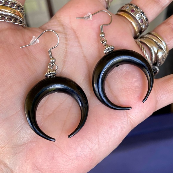 Black buffalo horn crecent moon up side down earrings dangly boho goth celtic - Picture 11 of 12
